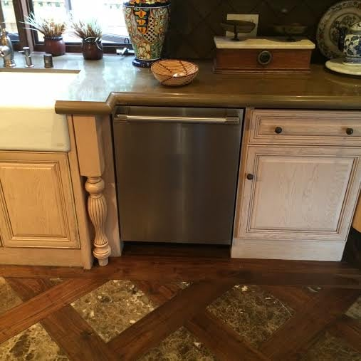 Appliance repair technician in Costa Mesa